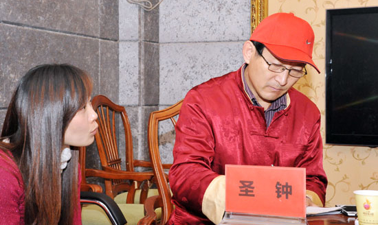 易学专家圣钟率专家团队莅临荆州做风水考察